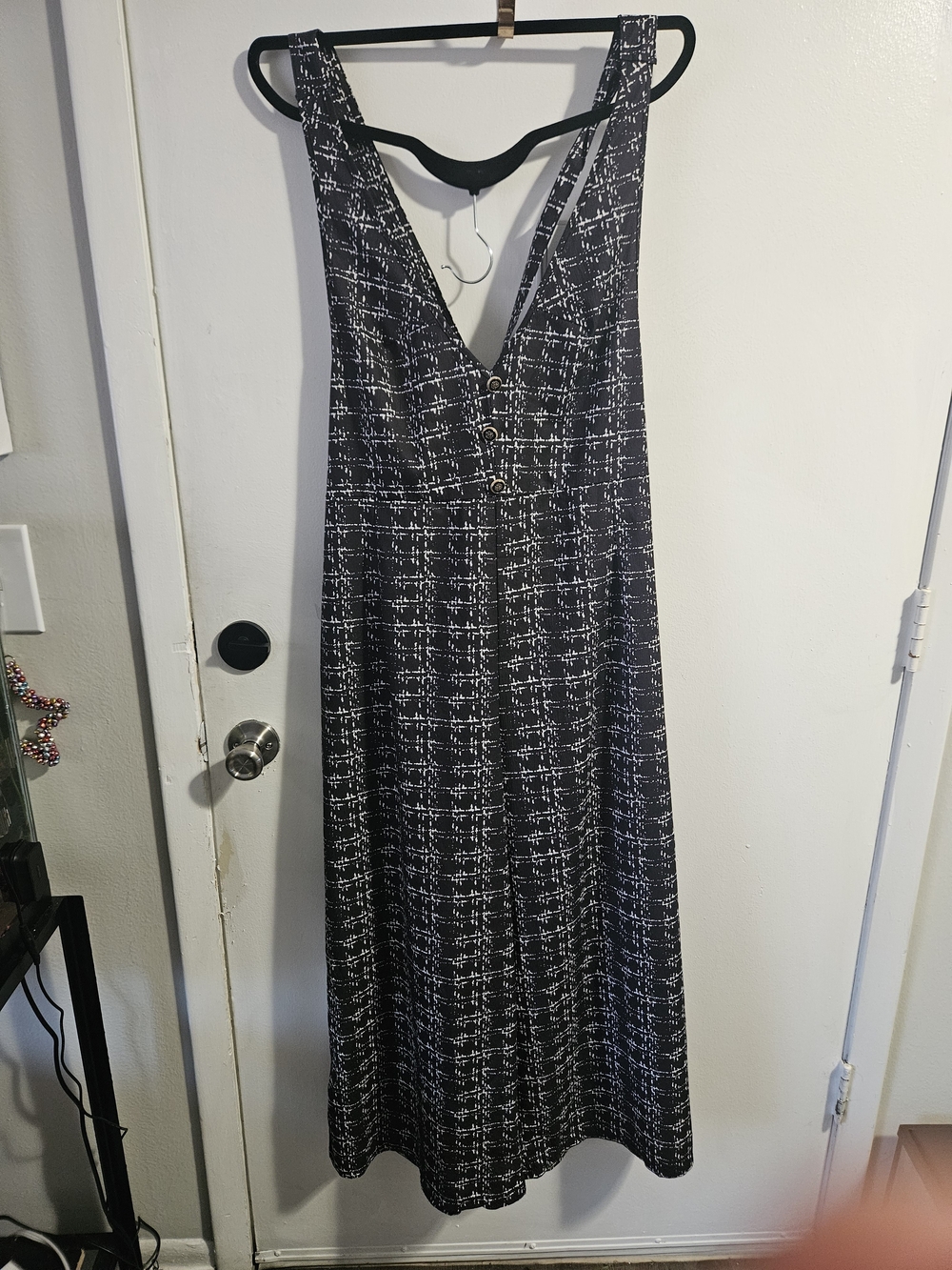 Sleeveless Black & White Pattern Maxi Dress with V-Neck